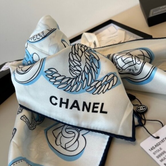Chanel Sophisticated Blue & White Wrap - Picture 1 of 7